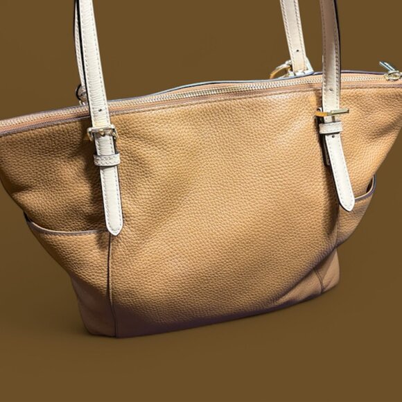 MICHAEL KORS JET SET TOTE NWOT - WITH 2 M KORS BAG CHARMS - Picture 2 of 6